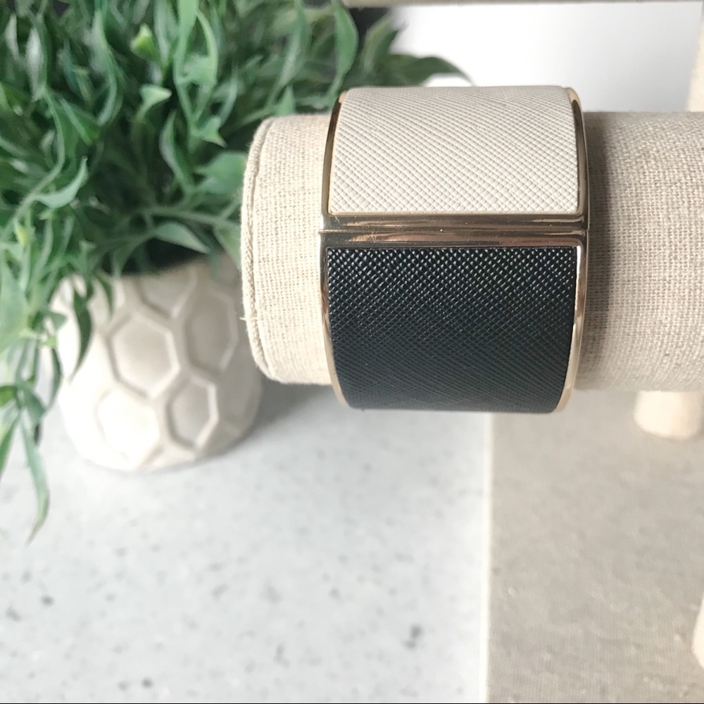 Bracelet Gold tone with Black and White